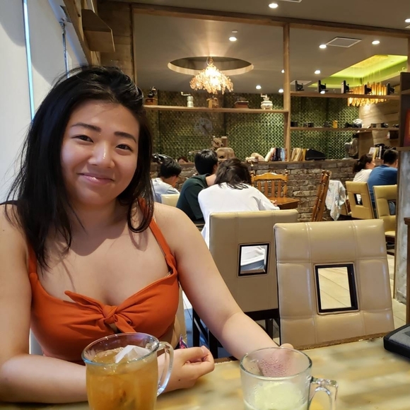 Meet your Posher, Julia - Picture 1 of 1